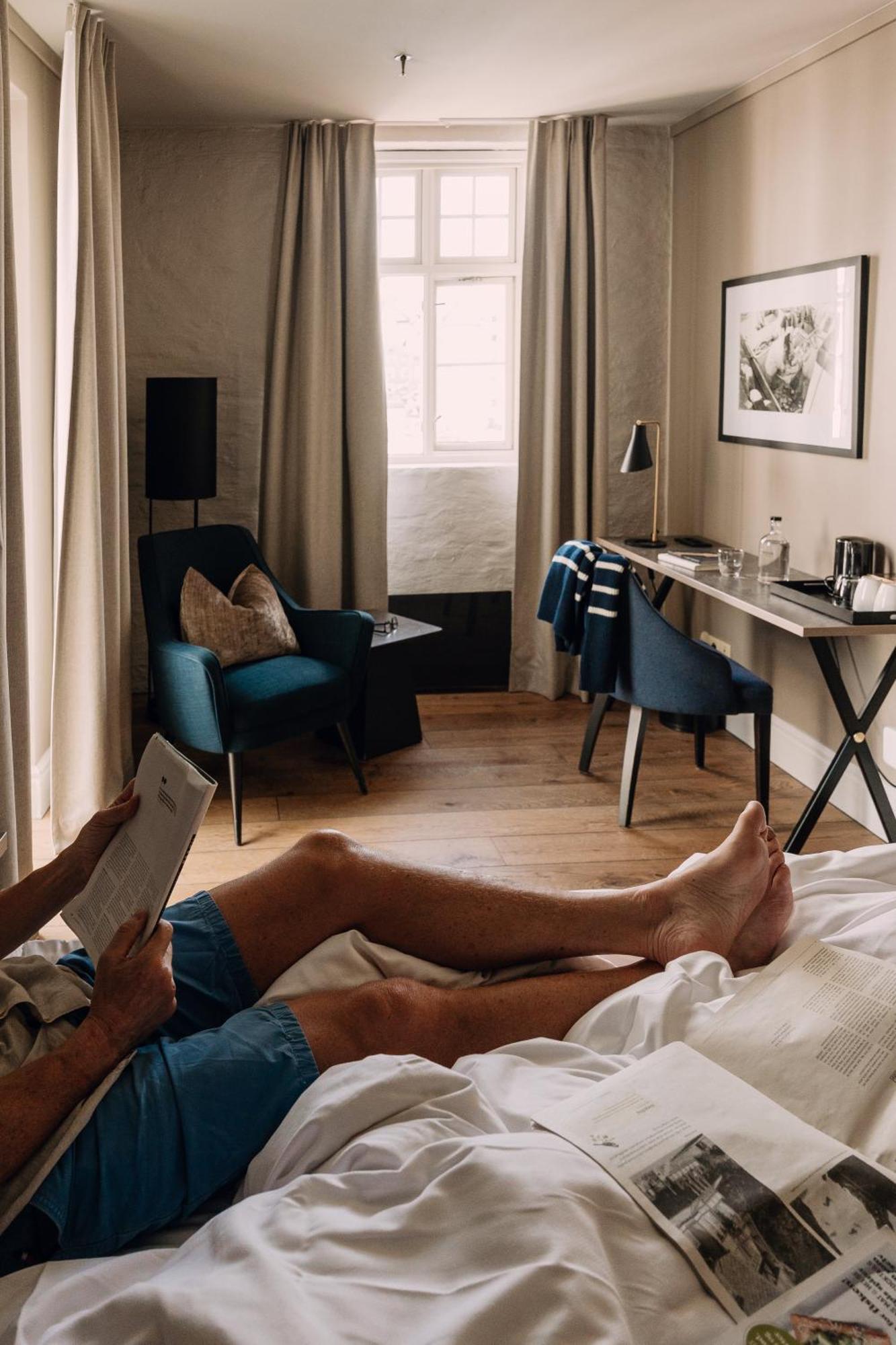 Hotel Brosundet 4*